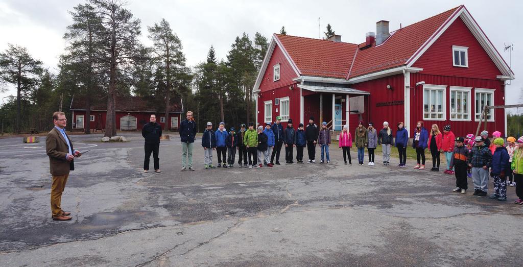 Varhaiskasvatus, esi- ja perusopetus, lukio Varhaiskasvatus Kaikilla alle kouluikäisillä lapsilla on oikeus kunnan järjestämään päiväkoti- tai perhepäivähoitoon.