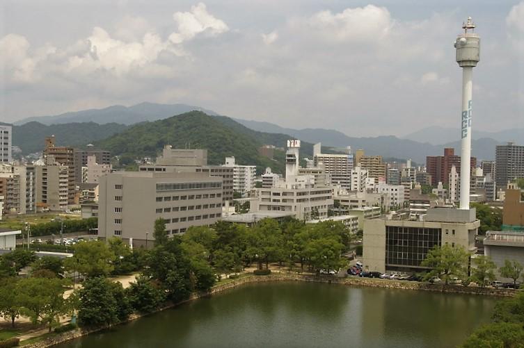 Hiroshima nyt ja tulevaisuudessa? Olisi kiinnostavaa nähdä, millaisia ajatuksia ja tunteita vierailu minussa tänä päivänä herättäisi.