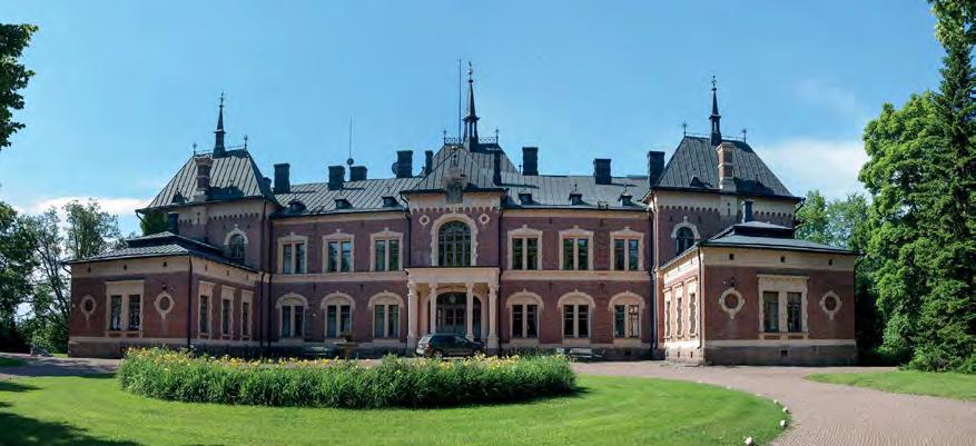 Sjöström in neorenaissancestijl, terwijl het omgeven is door een Engelse landschapstuin. Stor-Sarvlaks is een van de weinige barokpaleizen in Finland.