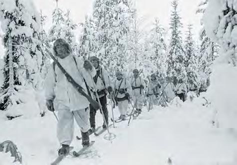 14 Finse soldaten op ski s in de Winteroorlog. Voor de Sovjet-Uniesoldaten de witte dood. Bron: sa-kuva.fi Suomalaisia sotilaita suksilla talvisodan aikana.