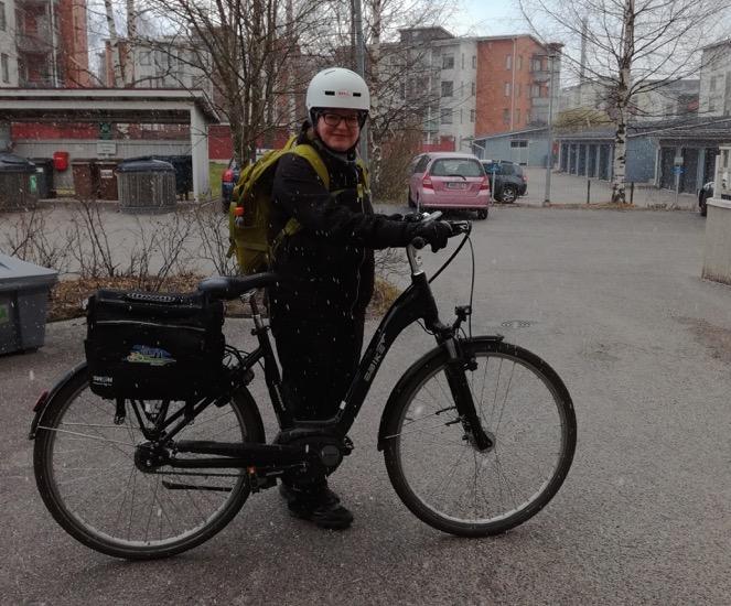 Miina Viljamaa, tuetun asumisen ohjaaja Päivän aikana välimatkat asiakaskäynneille ovat sujuneet mutkattomasti sähköpyörällä. Matkojeni varrella on hyvät pyörätiet.