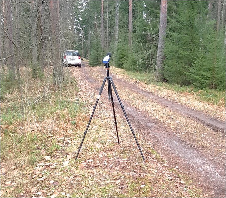 700 2000 m eri toimintoihin Ämmässuon jätteenkäsittelykeskus Roni Järvensivu, HSY jätehuolto Jätteenkäsittelykeskuksen melutarkkailuohjelma Mittausaika: Mittaaja: Mittari: Kalibrointi: Menettely: