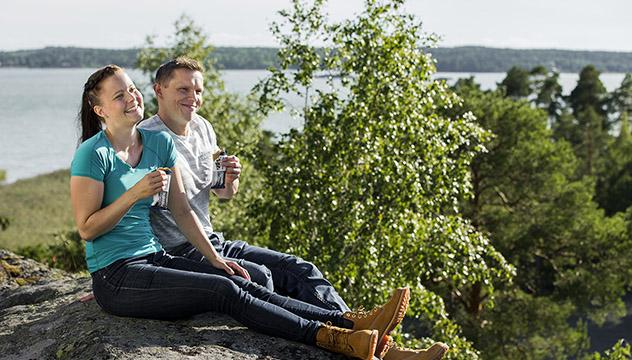 Raision vuosikatsaus / Kestävä ruokaketju / Vastuullinen hankinta Työtä koko toimitusketjun vastuullisuuden kehittämiseksi Raision tuotteet valmistetaan vastuullisesti tuotetuista raaka-aineista.