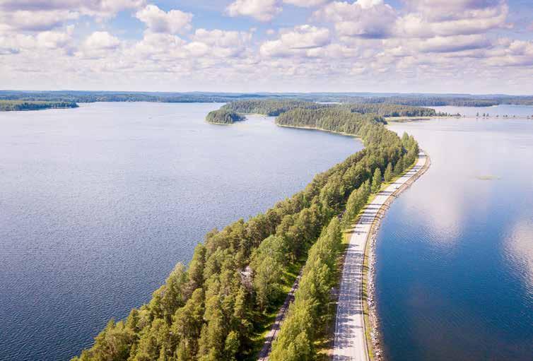 Aktiivinen kotimaan matkailu tekee hyvää kansantaloudellisesti. On järkevämpää suunnata kulutus kotimaahan kuin viedä lomarahojaan ulkomaille. Karavaanimatkailu on ympäristöystävällinen matkailumuoto.