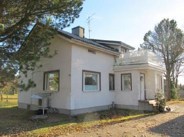 Rakennetun ympäristön kohteet Herttualantie 166, 2015/0012 Nimi Perkola Inventointinumero 2015/0012 Kunta Kangasala Kylä Jokioinen Kiinteistötunnus 211-410-0004-0265 Osoite Herttualantie 166