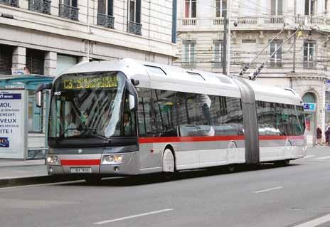 Sähköinfrastruktuurin nauhakustannukseksi on arvioitu noin 550 000 /km ja yhden niveljohdinauton hankintahinnaksi 675 000. Hinta vastaa sveitsiläisen Hessin hintoja.