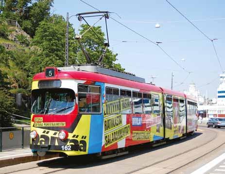 Raitiolinja 5 palasi Helsingin katukuvaan 6.6.2011.