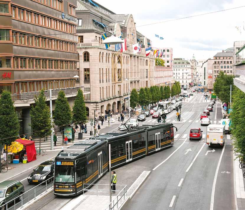 Johannes Erra Tukholman raitiotiet eilen, tänään ja huomenna lyhyt katsaus Elokuussa 2010 muuttui todeksi jokin, mitä pitkään oli pidetty mahdottomuutena raitiovaunut palasivat Tukholman keskustaan,