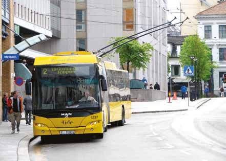 johdinautojen ajolangat idän suuntaan oli siirretty kokonaan toiselle laidalle.