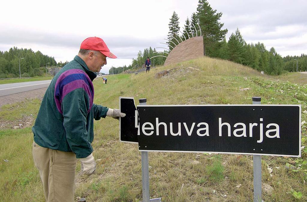 Moottoritien rakentamisen yhteydessä kunnat lupautuivat kustantamaan tien varteen oman maamerkkinsä, jos tienrakennus