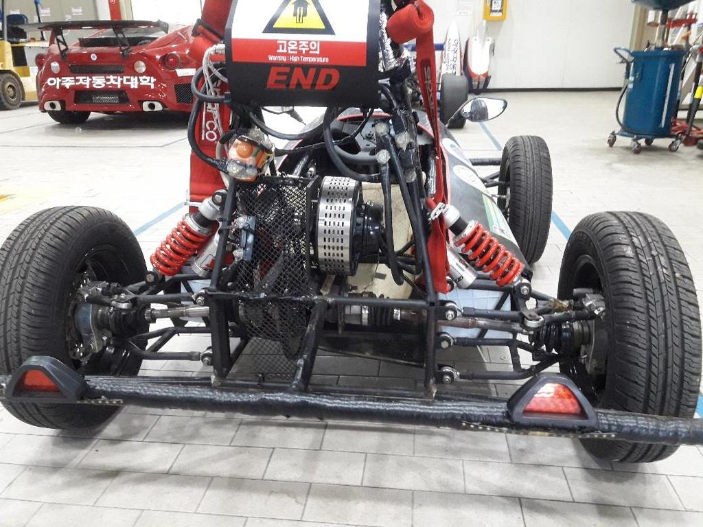 Sähköauto Ajou Motor College opiskelijoiden rakentama, josta