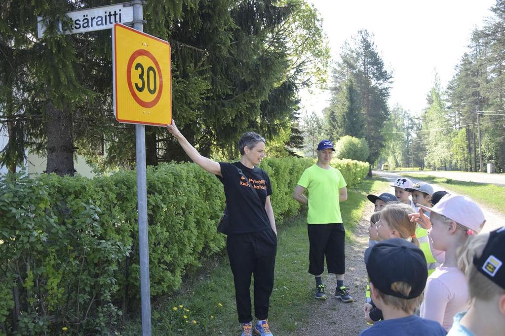 pyöräilyt: liikennekasvatusta todellisissa liikennetilanteissa