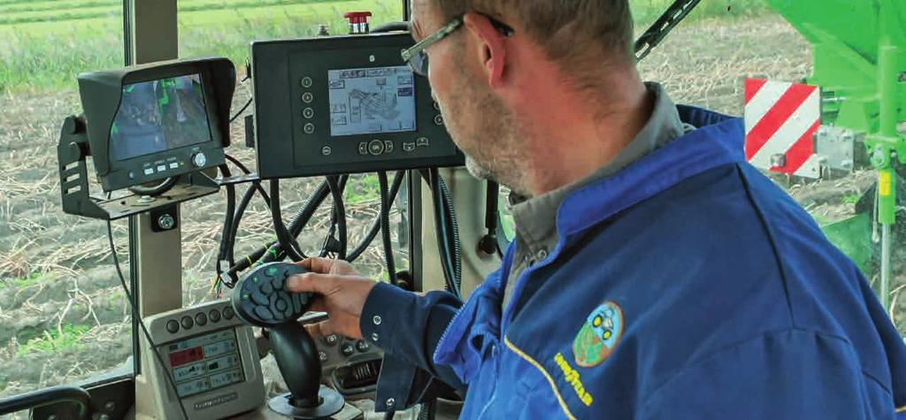 Täsmällistä hallintaa Suurin osa harvesterin toiminnoista hallitaan sauvaohjaimella.