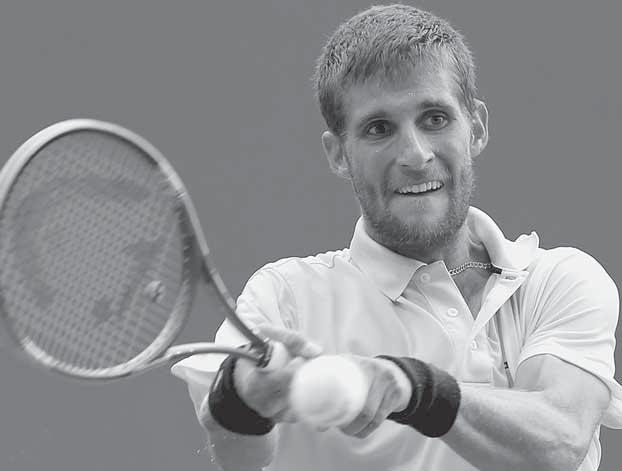 38 TENIS piatok 17. 1. 2014 MEDZINÁRODNÉ MAJSTROVSTVÁ AUSTRÁLIE V TENISE MELBOURNE 13. 26. 1. 2014 Dvaja zo štyroch slovenských tenistov sa včera v austrálskom pekle prebojovali do 3.