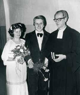 Aktiivinen uskovien nuorten joukko kokoontui kodeissa, kunnes viranomaiset antoivat Pushkinin kirkon luterilaiselle seurakunnalle vuonna 1977.