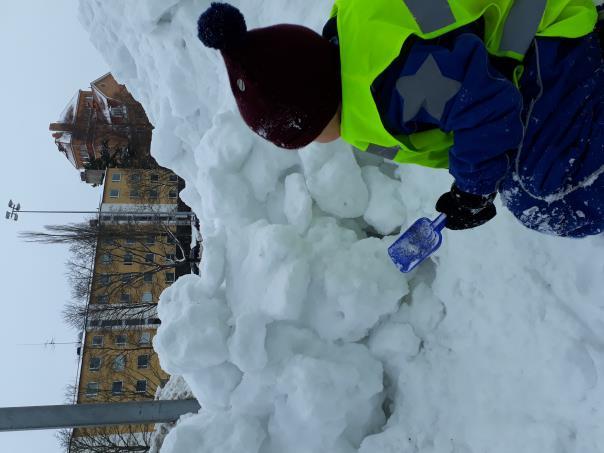 Hyväksi tavaksi olemme kokeneet yhteiset kasvatuskeskustelut, vanhempainvartit, sekä päivittäin tapahtuvat kohtaamiset.