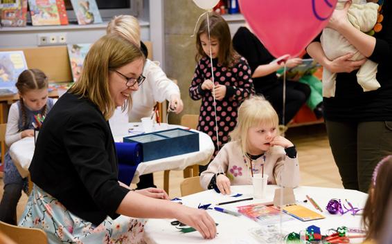 22 Toimintakertomus 2017 23 Uusia yhteistyökumppaneita Yhteistyön käynnistäminen Oulun vankilan kanssa Oulun kaupungin aloitti uudelleen yhteistyön Oulun vankilan kanssa.