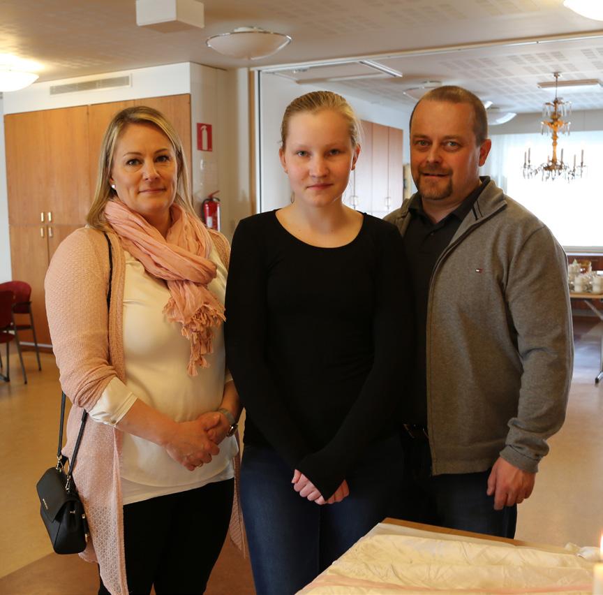 6 TYRVÄÄN SANOMAT Torstaina 17. toukokuuta 2018 Vihkipappi valmiina palvelukseen Emilia Kuusisto on ehtinyt tehdä lähes kaikkia papin töitä, mutta yksi on kokematta.