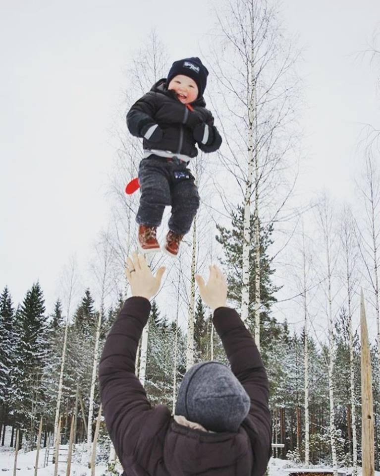 LiikuntaLoikka - projekti Tavoitteet: - varhaiskasvatuksessa olevien lasten liikunnan määrän lisääminen - lasten liikuntataitojen kehittäminen liikuntaan kannustavassa ympäristössä - lasten