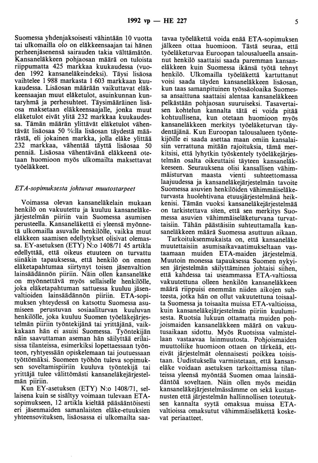 1992 vp- HE 227 5 Suomessa yhdenjaksoisesti vähintään 10 vuotta tai ulkomailla olo on eläkkeensaajan tai hänen perheenjäsenensä sairauden takia välttämätön.