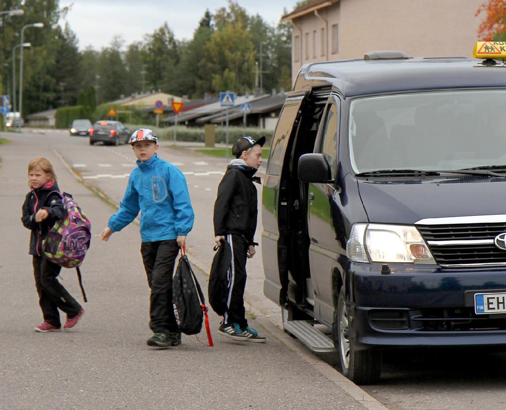 Lopputuotteet Suunnitelman taustat ja sisältö tiedote kalvosarja: lähtökohdat, tekijät (ohjausryhmä + kuntien liikenneturvallisuusryhmät), lopputuotteet Nykytila kalvosarjat kyselyiden tuloksista: