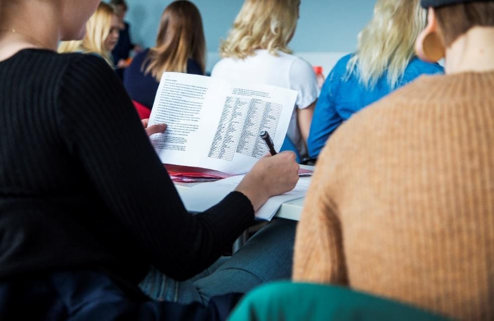 Lukiouudistus 2017 2018 Koulutusta kehitetään kokonaisuutena Tavoitteena on osaamis- ja koulutustason nostaminen ja koulutus-järjestelmän kokonaiskehittäminen.