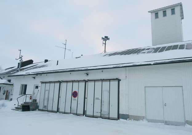 Se ei kuitenkaan ole este muille (ei-saamelaisille) tulla mukaan palokunnan toimintaan, myös suomen kieltä puhutaan ja muutenkin palokunnissa vallitsee hyvä yhteisöllisyys, toteaa asemamestari Jorma