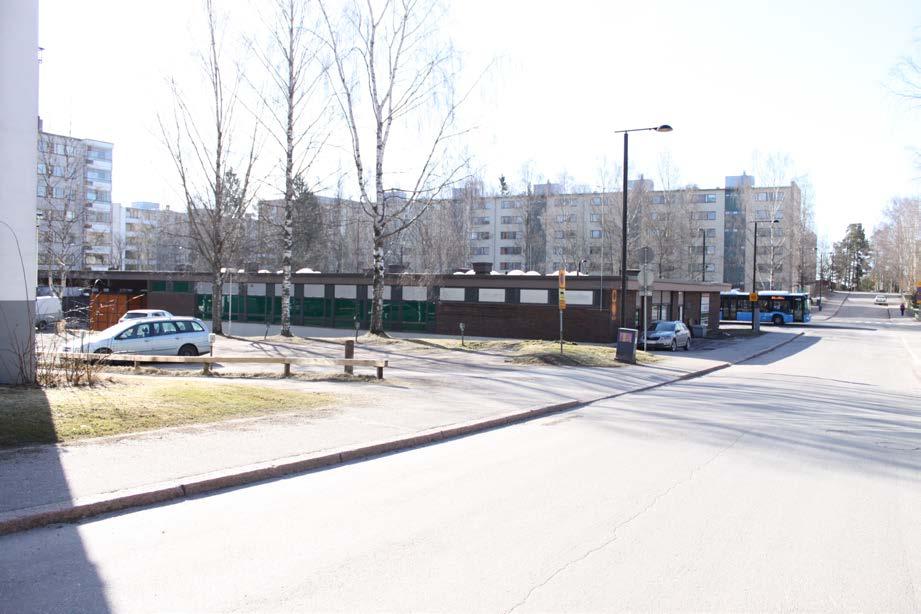 JULKISIVUSSA D KÄSITTELEMÄTTÖMÄT BETONIPINNAT, TUMMA TIILI, VÄRIT