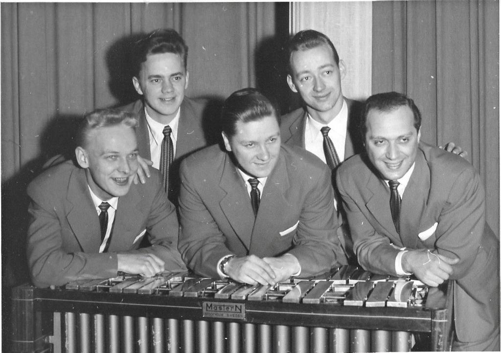 Raimo Virtasen orkesteri vuonna 1957, Sal oikealla (Sal Furmanin arkisto) Musiikki jazz ja klassinen on Salomon Furmanille ollut tärkeää koko pitkän elämän ajan.