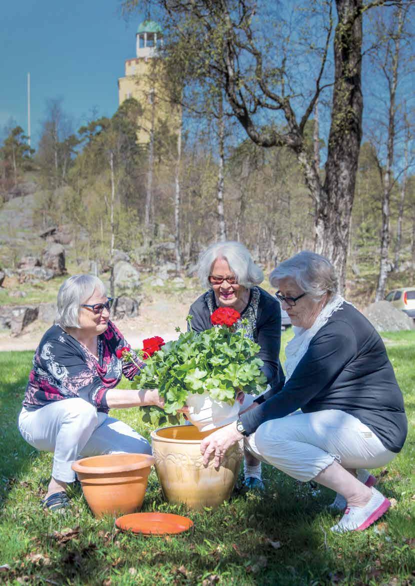 Kotkan Asuntojen asiakaslehti Aamukahvilla Tuijan ja Juhan kanssa Toimitusjohtajien vahdinvaihto ja asukastyytyväisyys Volyymit