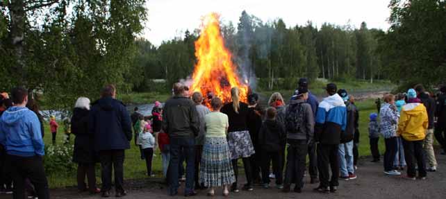 Möhkön kyläyhdistys ry Möhkössä on ympärivuotisia asukkaita noin 120. Kesäaikaan kylän väkimäärä moninkertaistuu mökkiläisten ja kesävieraiden myötä.