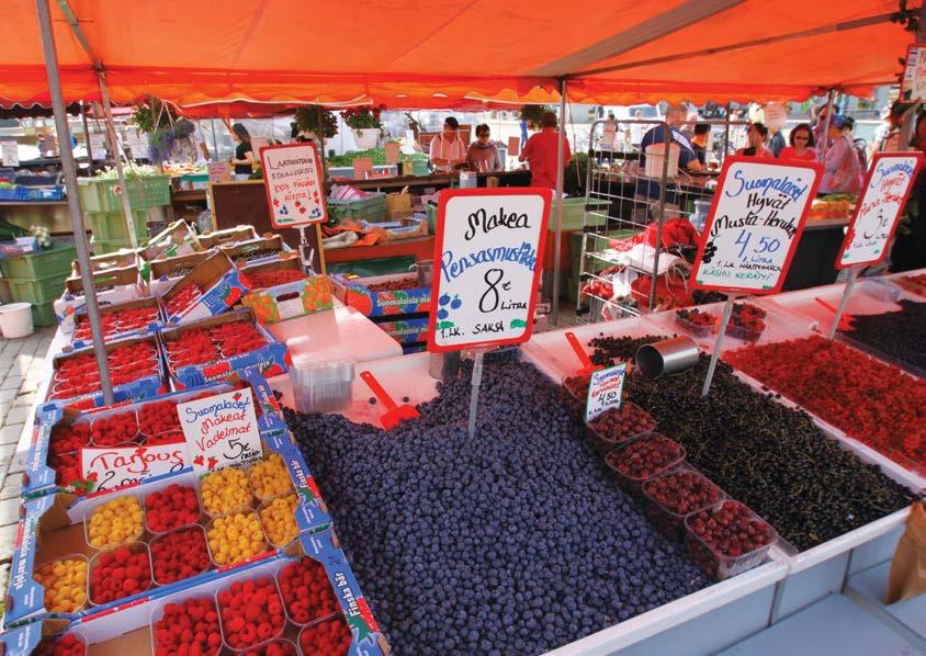 Hiervoor wordt een soort conservenblik als maatbeker gebruikt. De lach van de verkoopster en een paar extra aardbeien als toegift erbij, maken van elke zomerdag een blije dag.