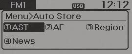 Autosi ominaisuudet MENU-valikko MENU -painike käsittää A.Store (Auto Store) ja Info-toiminnot. AST (Auto Store) Paina MENU painiketta Aseta [ AST] TUNE-säätimellä tai 1 painikkeella.