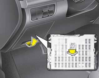 Huolto OUB071021 Muistisulake Autosi on varustettu muistisulakkeella, jolla estetään akun tyhjeneminen, jos auto pysäköidään pitkäksi aikaa ja sitä ei käytetä.