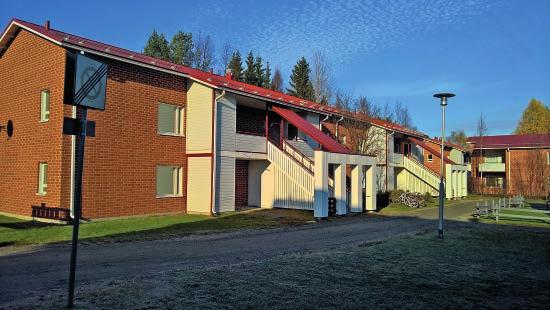 Ulkomaalauksia pitkin kesää Kajaanin Pietarin rakennuksissa on useita ulkomaalauksia kesän 2018 aikana.
