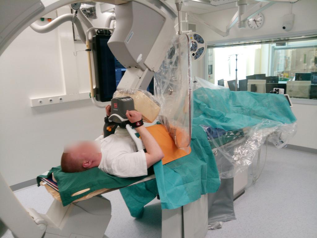 Laite mahdollistaa elvytyksen aikaisen pallolaajennustoiminnan, painanta on käsillä tehtyä painantaa tehokkaampaa, kone on väsymätön ja henkilökunta voi seurata laitteen toimintaa ja toimenpidettä