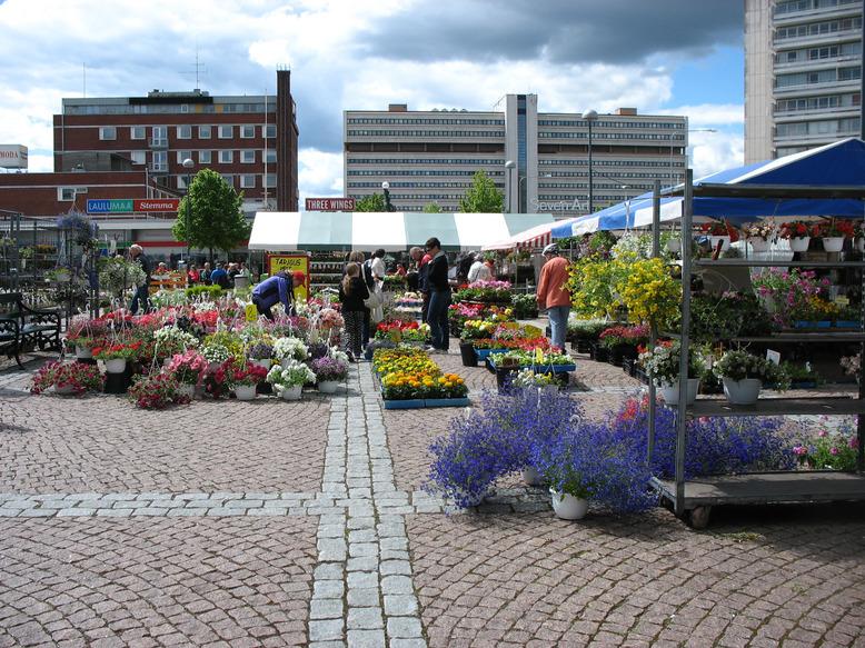 PERINTEISET MARKKINAT 9.7.2017 Kouvolan Ydinkeskusta ry järjestää yhteistyössä Sudet ry:n kanssa Perinteiset Markkinat Kouvolan Kauppatorilla ja Torikadulla sunnuntaina 9.7. klo 10.00-