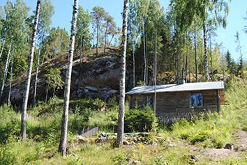 5 Kuva 2. Hauklammen alueella oleva metsäkämppä. Kaava-alueella on kattava metsäautotieverkosto joka ulottuu valmiina tienä korttelialueilla asti. Kuva 3. Alueen tiestö on valmiina olemassa.
