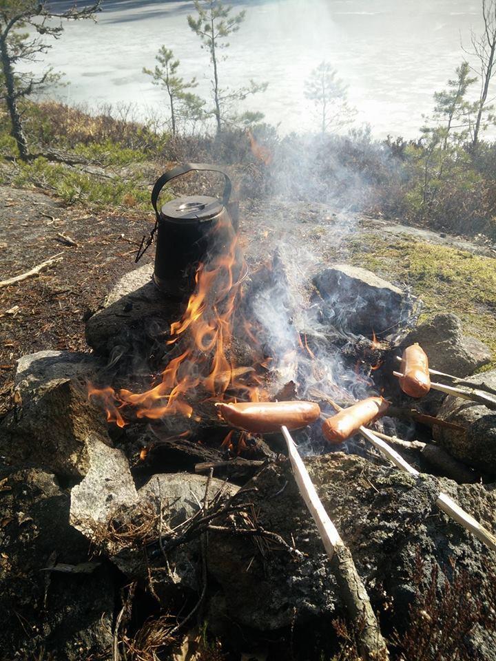 Kevätretki Mathildedaliin, Teijon kansallispuistoon. Torstaina 24.5. klo 13-16 Tarjolla grillimakkaraa, nokipannukaffetta ja mukavaa yhdessäoloa!