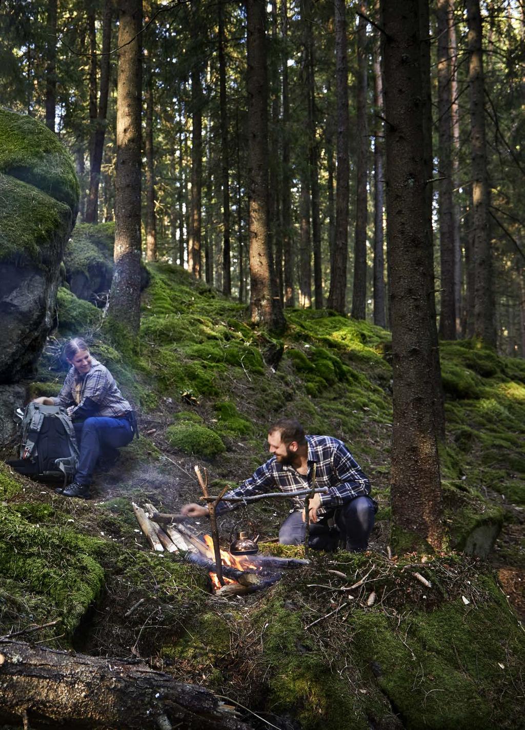 Kirveemme taotaan käsin Ruotsin Itä-Göötanmaalla, Hults Brukin pajalla.