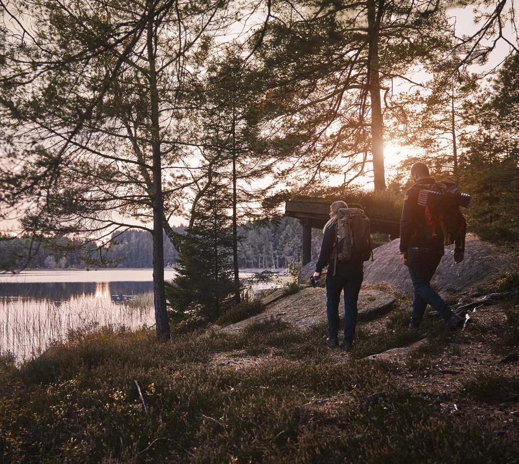 HULTÅN-RETKIKIRVES Hultån-retkikirves on klassinen retkeilykirveemme, joka on erinomainen kumppani vaeltaessa tai leiripaikkaa rakentaessa.