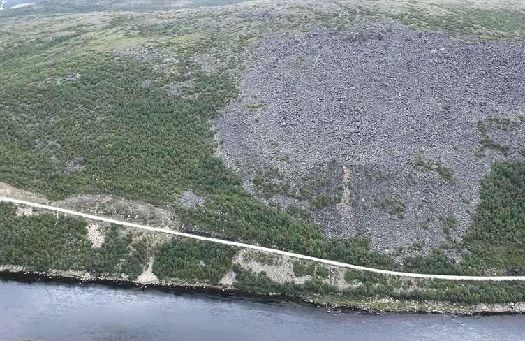 Könkään kohdalla rakentaminen olisi mahdollista myös hieman etäämpänä tien eteläpuolella (noin 300m). Sen sijaan tästä etelään louhikkoiset rinteet tulee jättää rakentamisen ulkopuolelle.