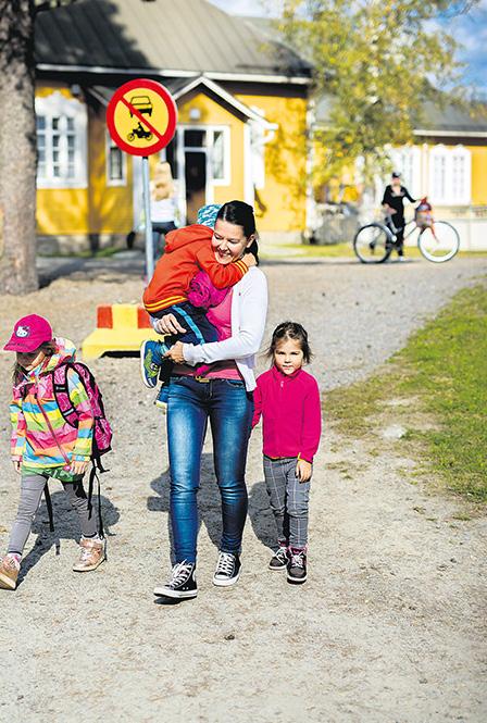 OSAAVA ASUKAS Hyvää kasvatusta ja koulutusta turvallisessa ympäristössä Koulutusverkosto elinikäisen oppimisen tukena Hyvää kasvatusta ja koulutusta turvallisessa ympäristössä Ylläpidetään terveet ja