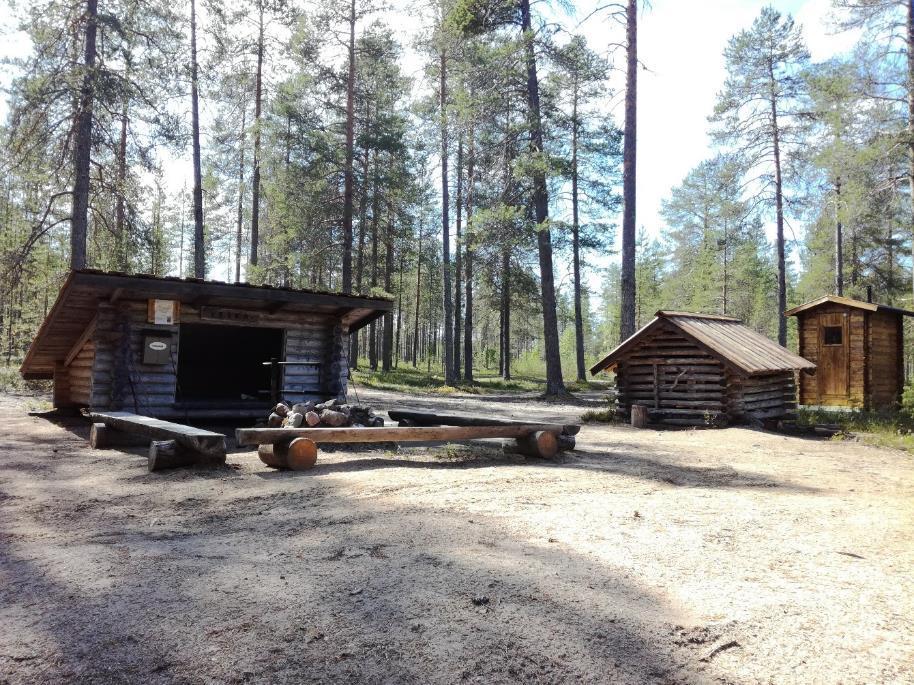 Kuivajoen laavut: Sanaskoski ja Veska Laavut, liiteri ja tulipaikka kunnostettu, puucee rakennettu.