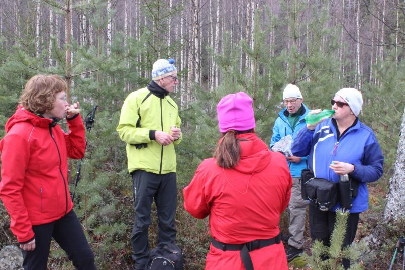 JANAKKALAN LATU ry Toimintakertomus 2017 4(8) Kävelyt: Sauvakävelyjä vedettiin joka maanantai Konttilan maastossa 8.5.2017 alkaen 4.12.2017 asti lukuun ottamatta heinäkuun lomataukoa.