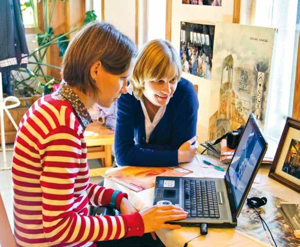Nuorten kristillistä Vybor -lehteä tekee Venäjällä vapaaehtoisten nuorten ryhmä. Oikealla vastaava toimittaja Maria Savitskaja.