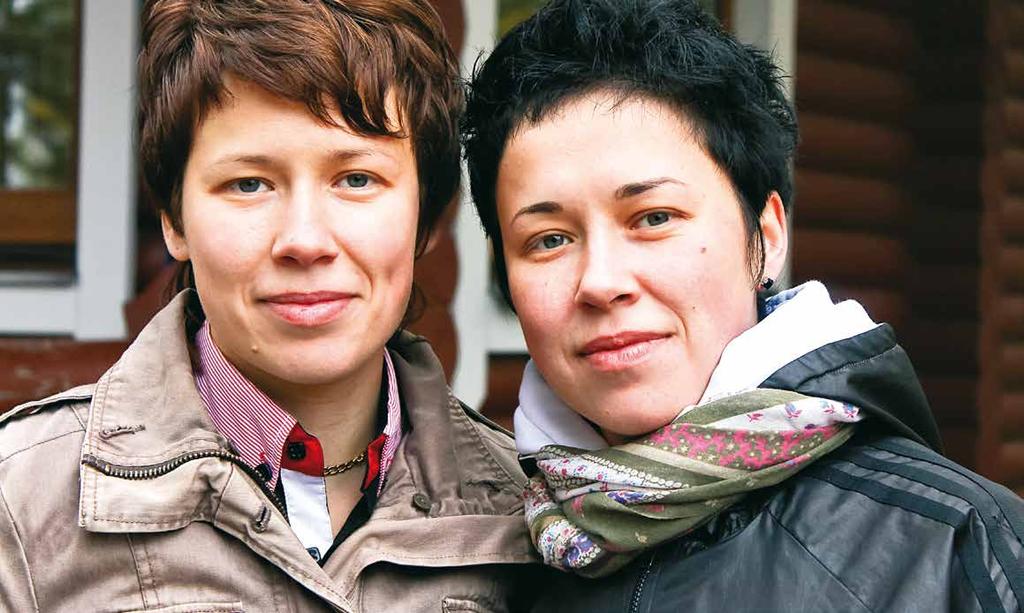 Lähikuvassa Veronika (Nika) ja Viktoria (Vika) Shutova ovat 29-vuotiaat kaksoissisaret, jotka ovat nuoresta iästään huolimatta jo kokeneita Inkerin kirkon työntekijöitä.