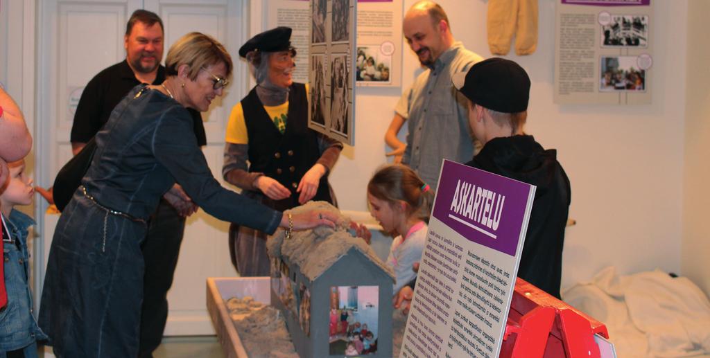 Museopedagogiikkaa Kaupunginmuseon kasvatustoiminta painottui vuonna 2016 toiminnallisen Leikkiä ja kaurapuolukkaa -näyttelyn ympärille.