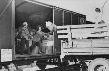 1970-luku: Lumppujuna kulkee 1975 sisäministeriön jätekampanja: Martat keräsivät yhdessä muiden kotitalousneuvontajärjestöjen kanssa 2 000 tonnia sekalumppua (tuontia korvaava määrä).