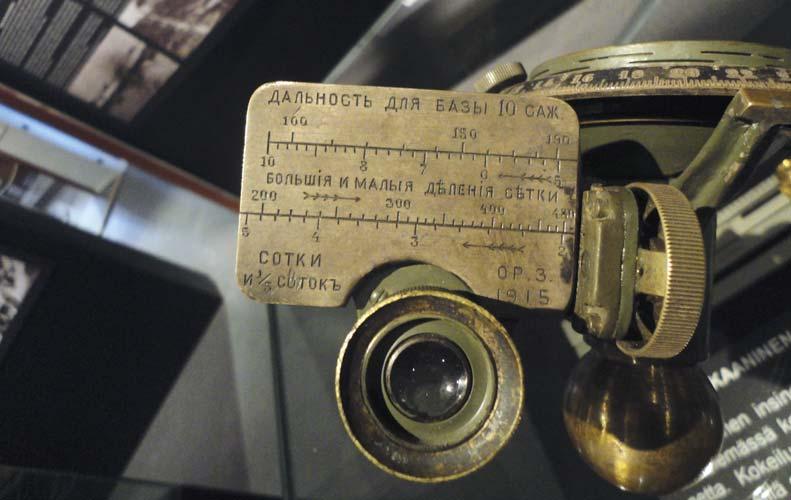 Venäläinen tulenjohtosuuntakehä m18 ARTO OJANEN Museo esineet kertovat OSA 32 Trigonometrinen taulukko tulenjohtajaa varten.